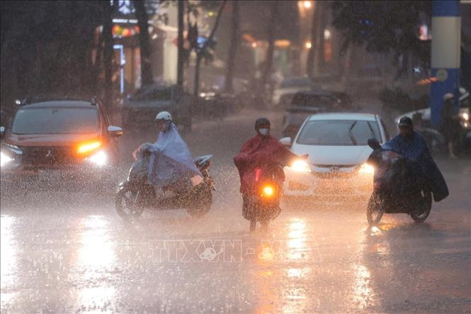 Thời tiết hôm nay (10-7): Miền Bắc mưa dông kéo dài

