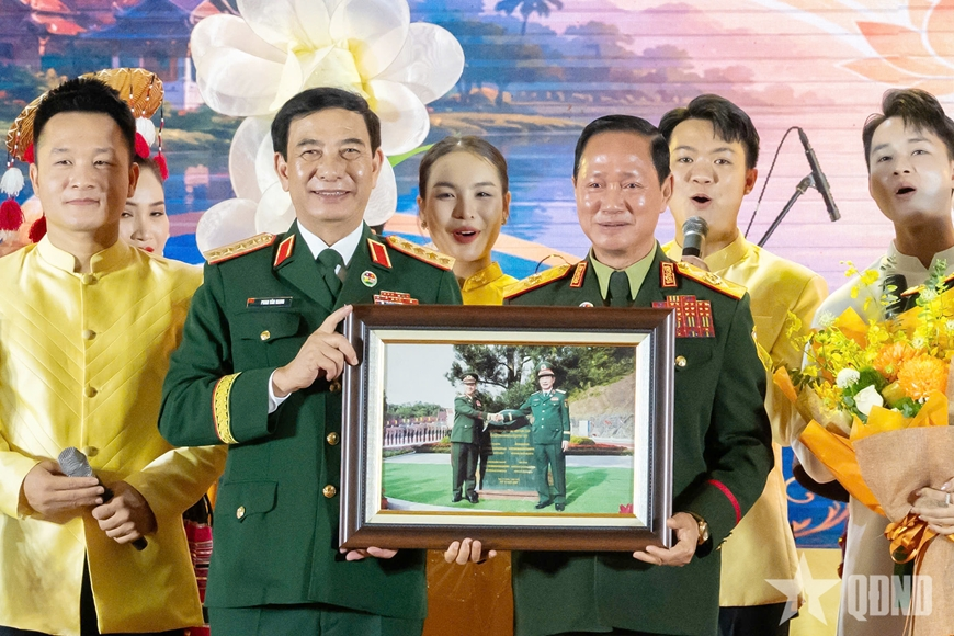 Giao lưu hữu nghị quốc phòng biên giới Việt Nam - Lào lần thứ 3 thành công tốt đẹp


