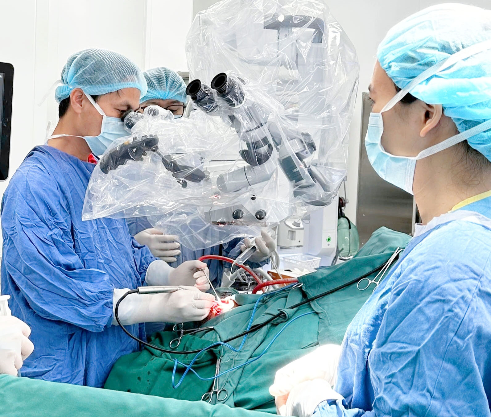 Bệnh viện Hữu nghị Việt Đức cơ sở Ninh Bình cấp cứu người bệnh đa chấn thương nguy kịch