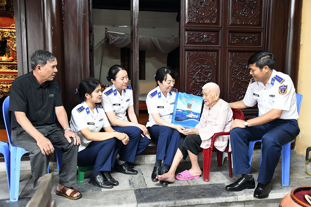 Hai lần khóc thầm lặng lẽ