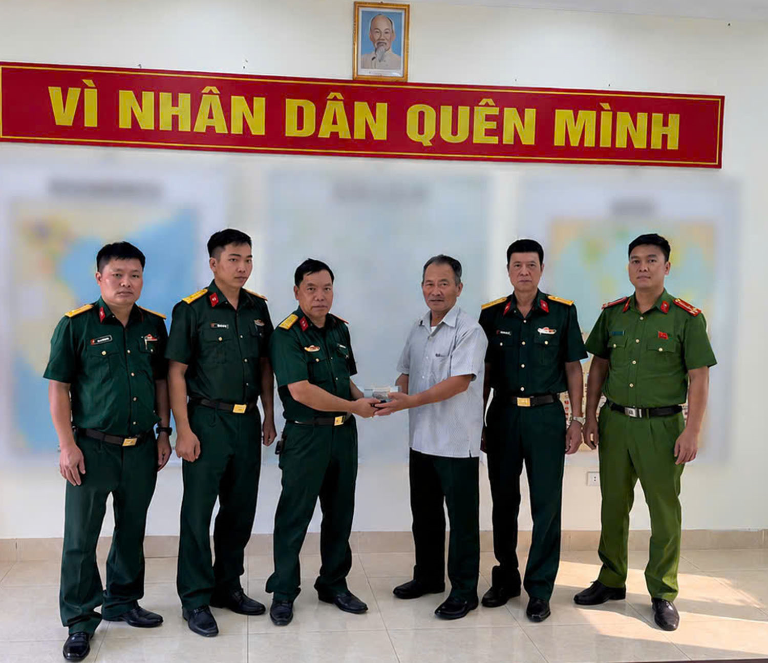 Quân nhân trả lại gần 220 triệu đồng cho người đánh rơi