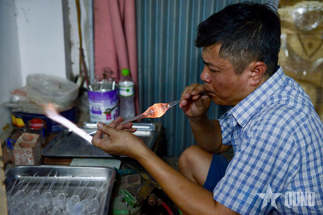 Giữ nghề thổi thủy tinh