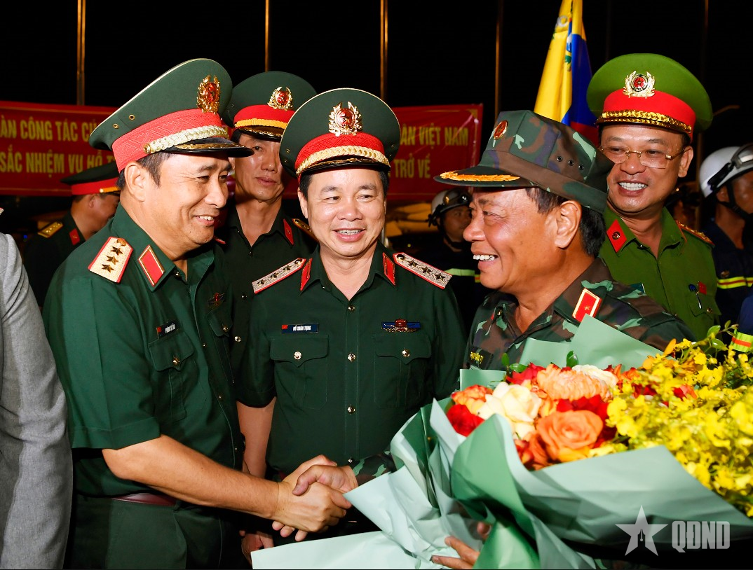 Đoàn Việt Nam trở về nước sau khi kết thúc nhiệm vụ tham gia khắc phục hậu quả động đất tại Venezuela