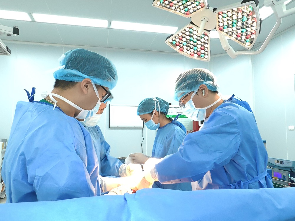 Cấp cứu thành công cho cụ ông 83 tuổi suýt mất mạng vì nuốt hạt mít