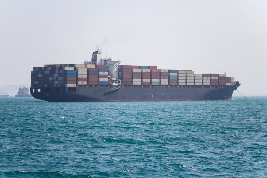 Mỹ tiếp tục tấn công, Iran đóng eo biển Hormuz