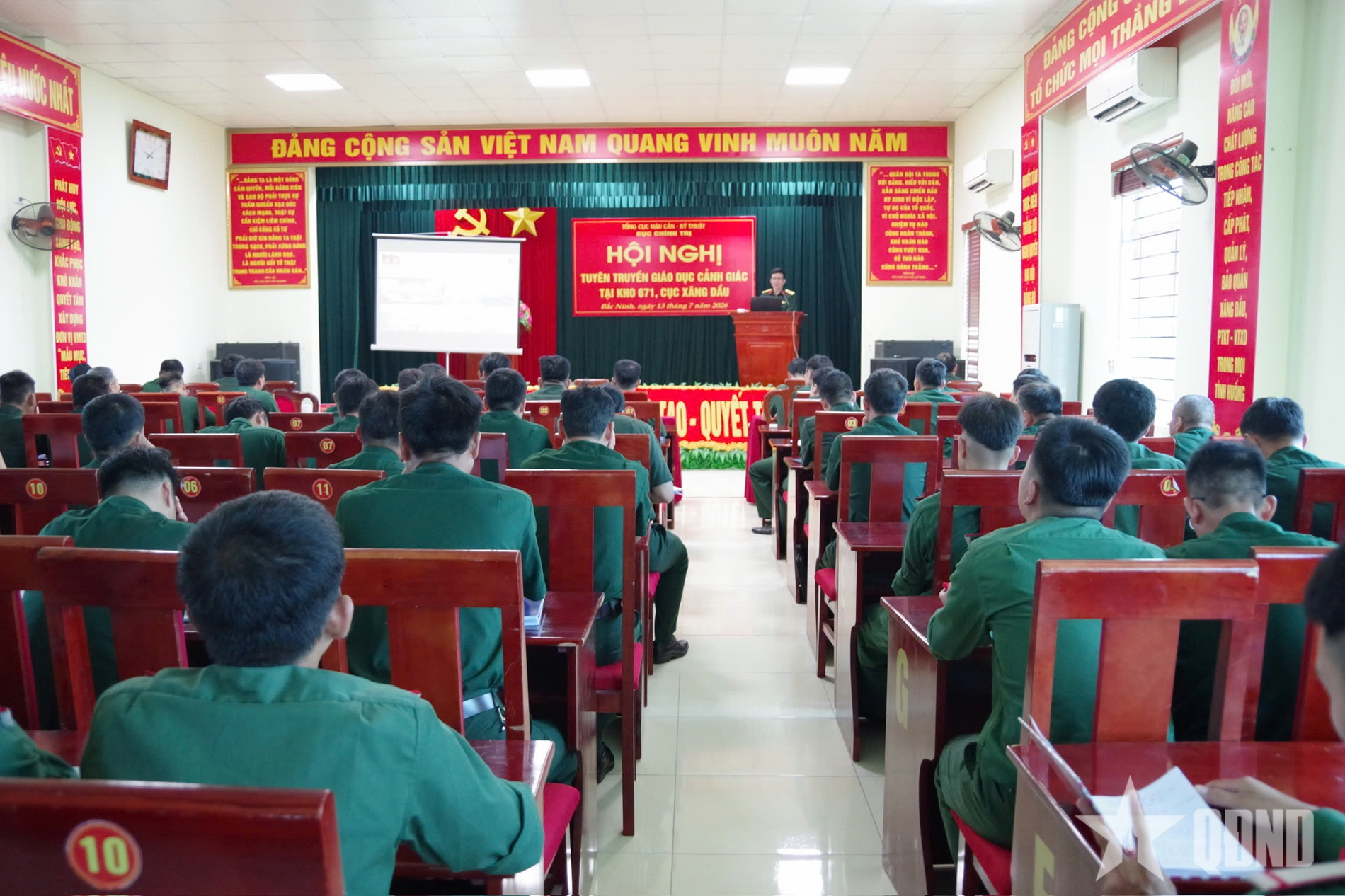 Nâng cao ý thức cảnh giác cho cán bộ, chiến sĩ Kho 671
