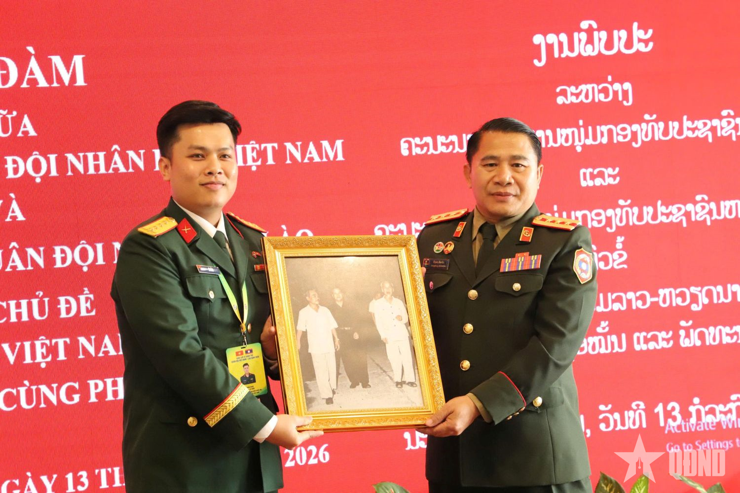 Sĩ quan trẻ Quân đội hai nước Việt Nam - Lào hội đàm