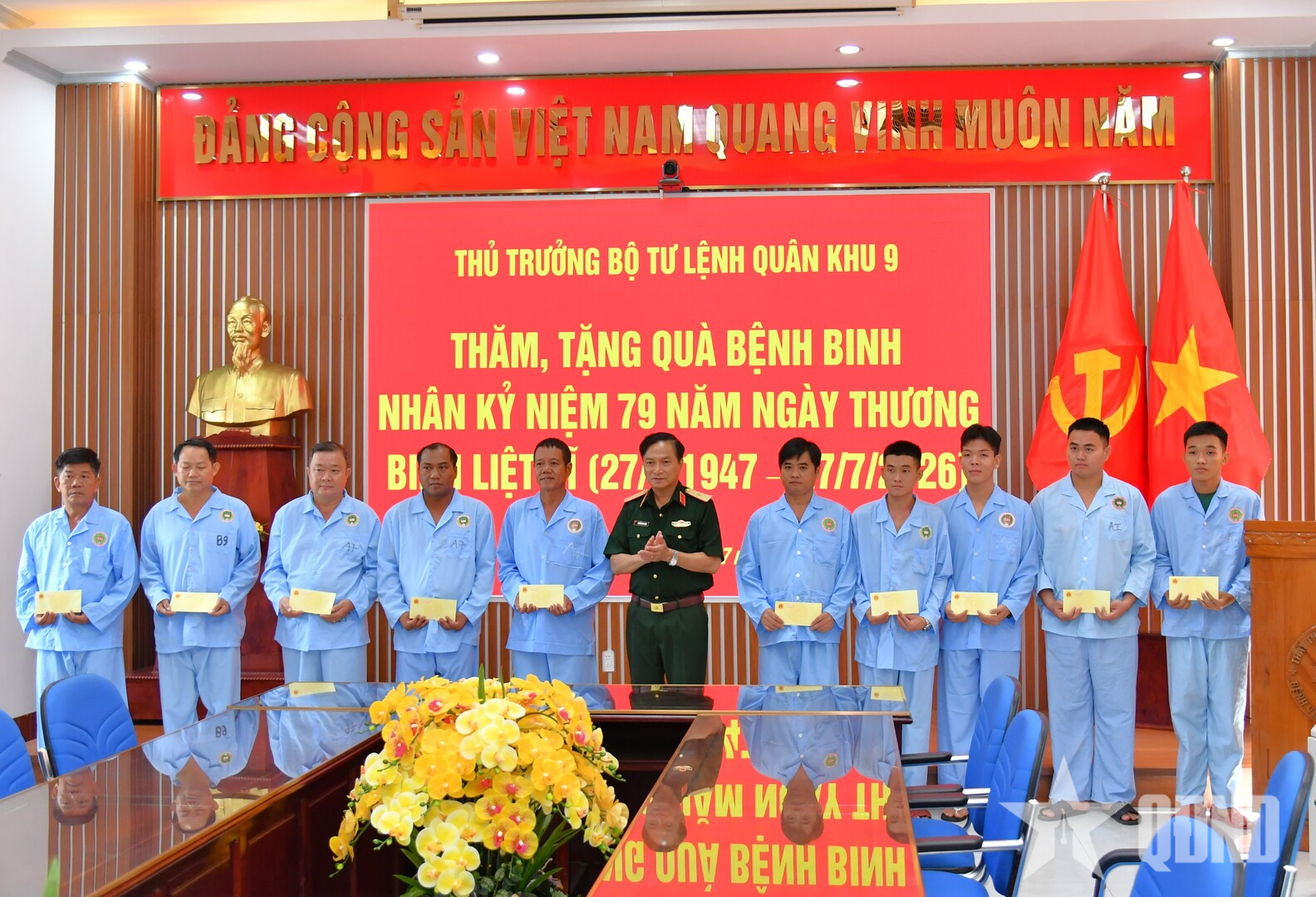Quân khu 9: Thăm hỏi bệnh binh đang điều trị tại Bệnh viện Quân y 121