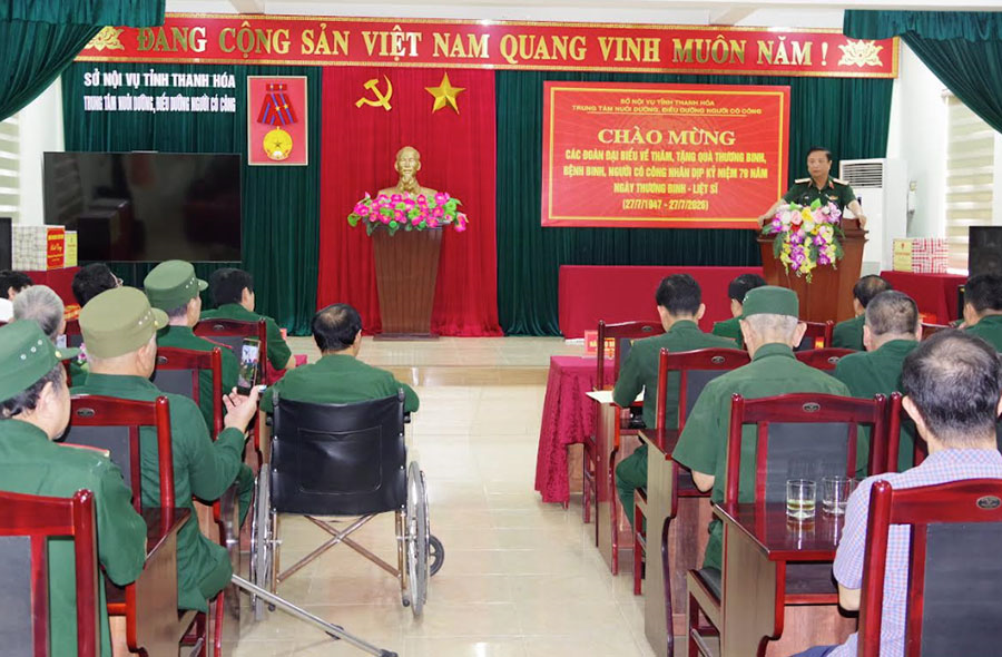 Quân khu 4: Thăm, tặng quà người có công và các đối tượng chính sách
