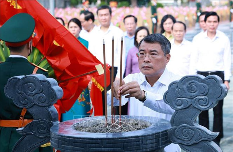 Thủ tướng Lê Minh Hưng tri ân các anh hùng liệt sĩ tại tỉnh Lạng Sơn