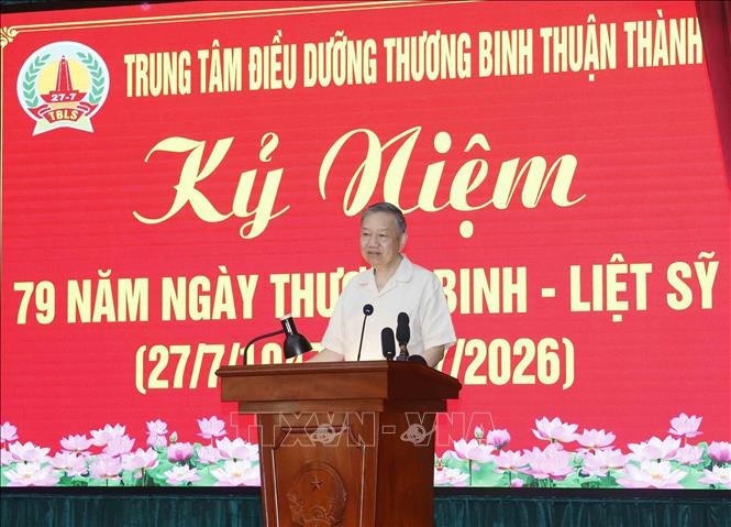 Tổng B&iacute; thư, Chủ tịch nước T&ocirc; L&acirc;m thăm Trung t&acirc;m Điều dưỡng thương binh Thuận Th&agrave;nh (tỉnh Bắc Ninh)