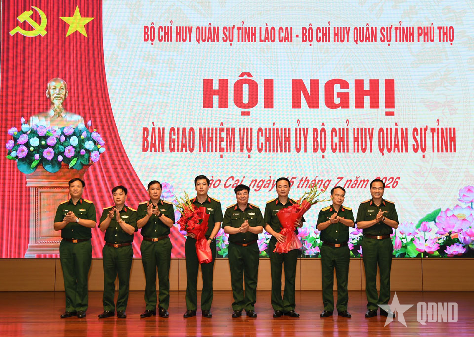 Bộ CHQS tỉnh Lào Cai và Bộ CHQS tỉnh Phú Thọ bàn giao nhiệm vụ Chính ủy