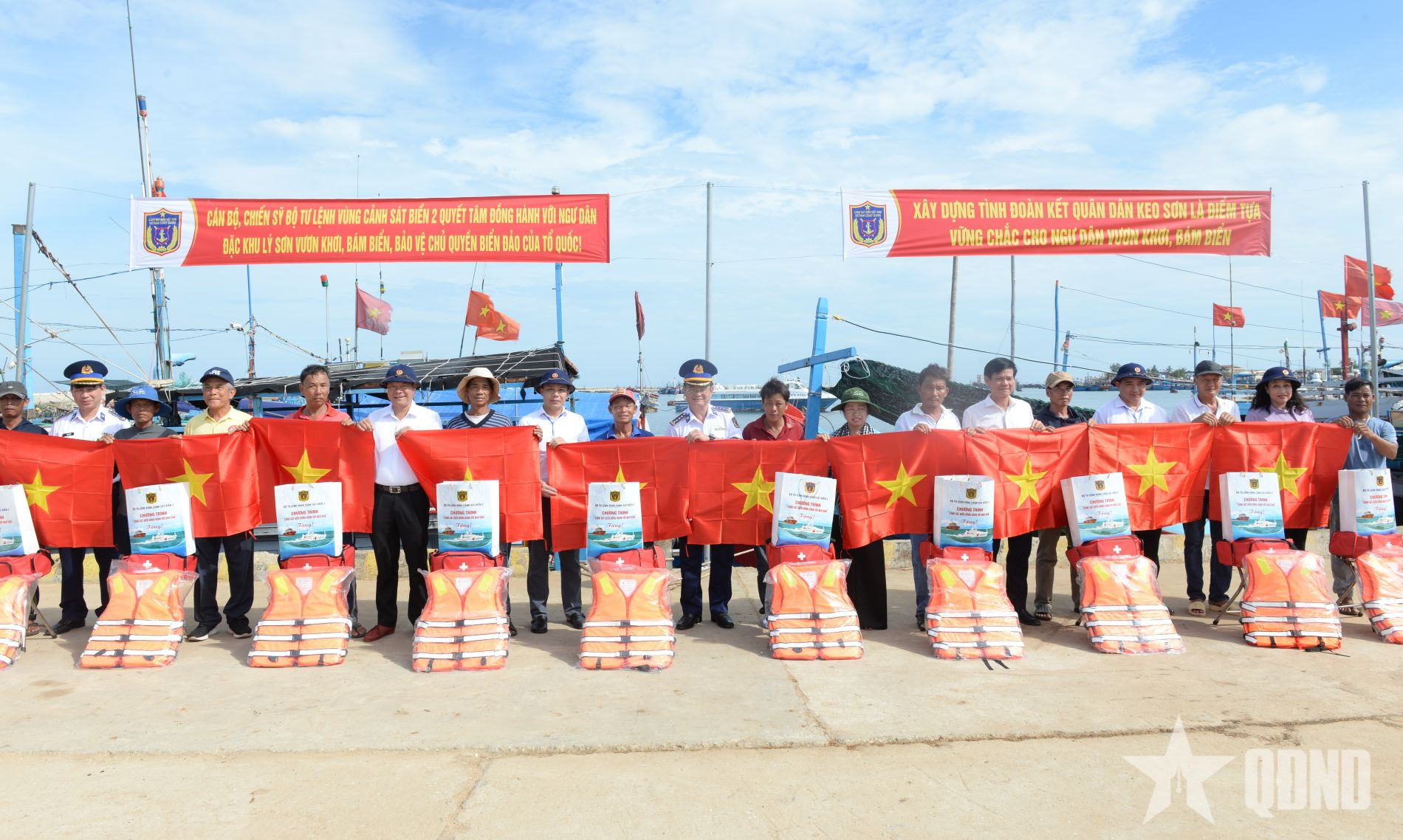 Cảnh sát biển Việt Nam tổ chức nhiều hoạt động ý nghĩa tại đặc khu Lý Sơn