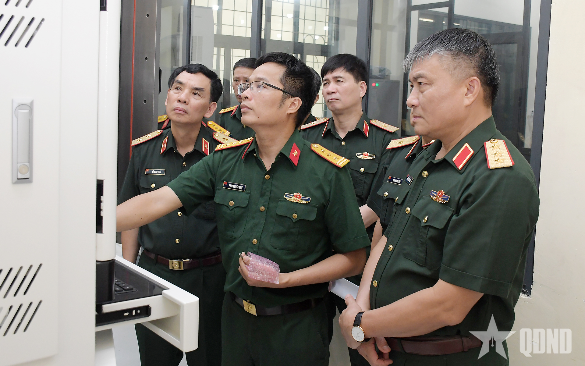 Thượng tướng Nguyễn Văn Hiền: Học viện Kỹ thuật Quân sự cần phát huy hiệu quả các phòng thí nghiệm
