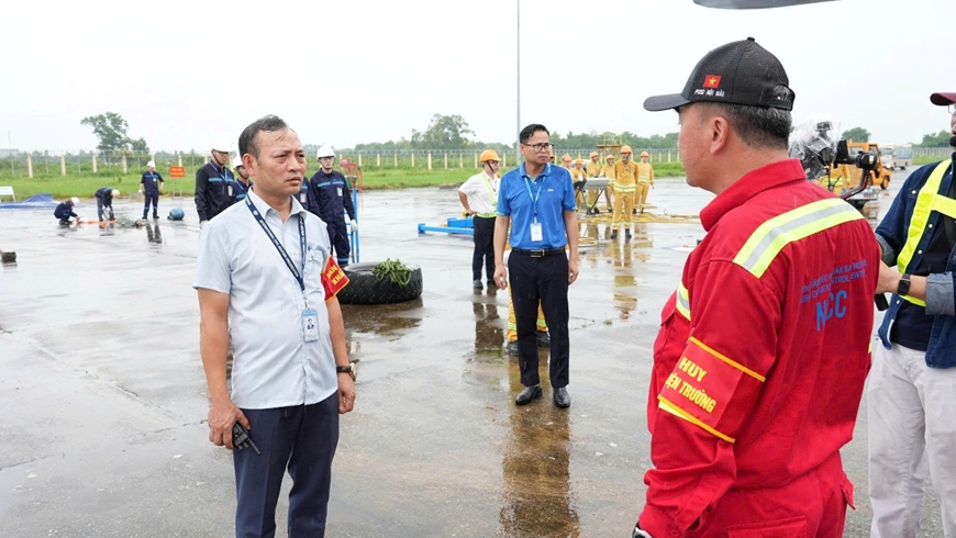 Sân bay Nội Bài diễn tập tình huống chữa cháy, cứu nạn, cứu hộ, di dời máy bay
