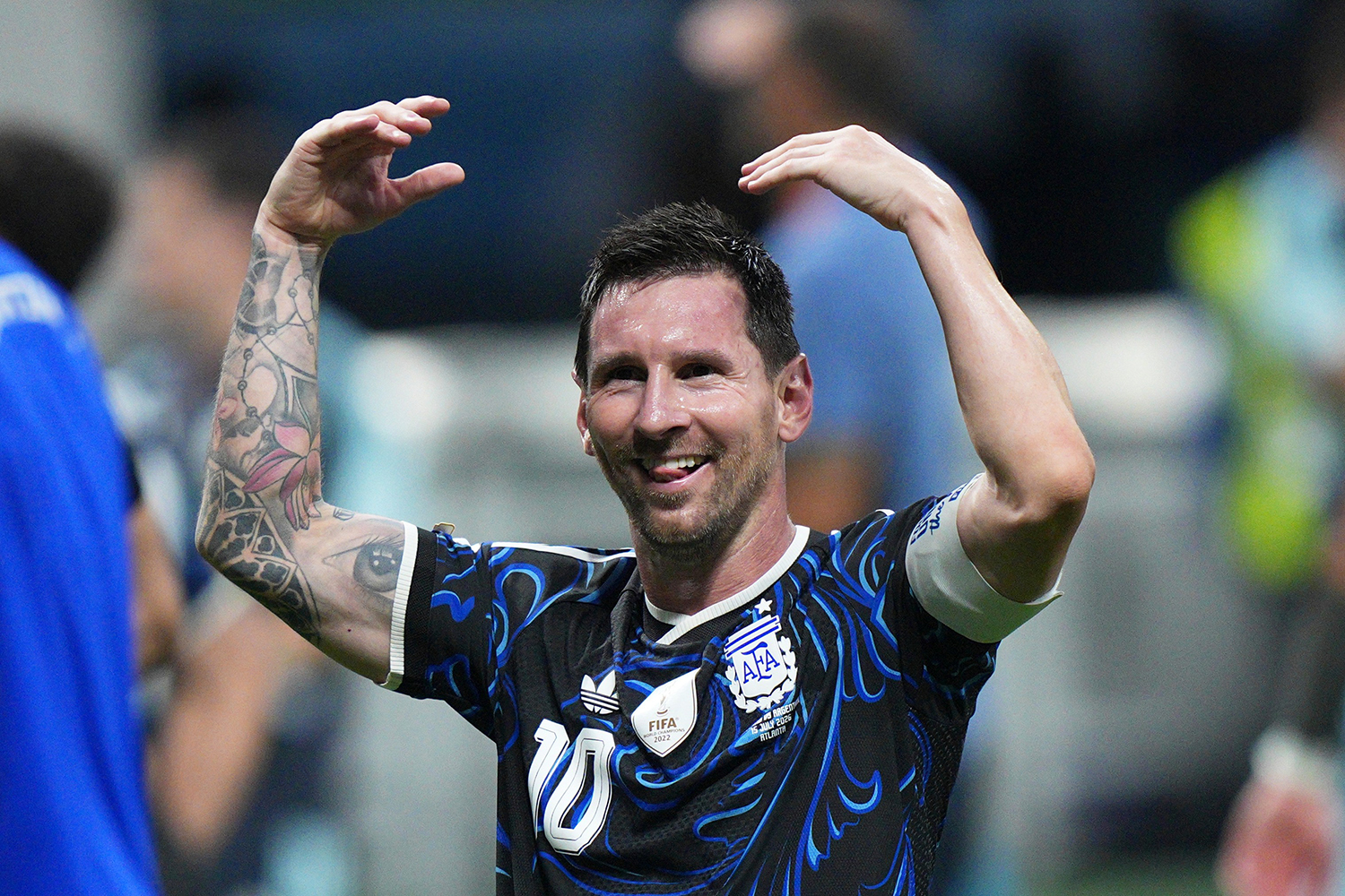 Thế giới đã giải mã xong hai từ “đi bộ” của thiên tài Messi


