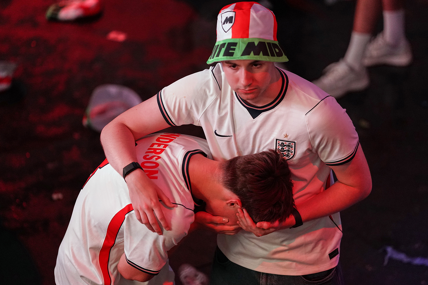 World Cup 2026: Cổ động viên Anh kêu gào đòi sa thải Tuchel, mang Pep về

