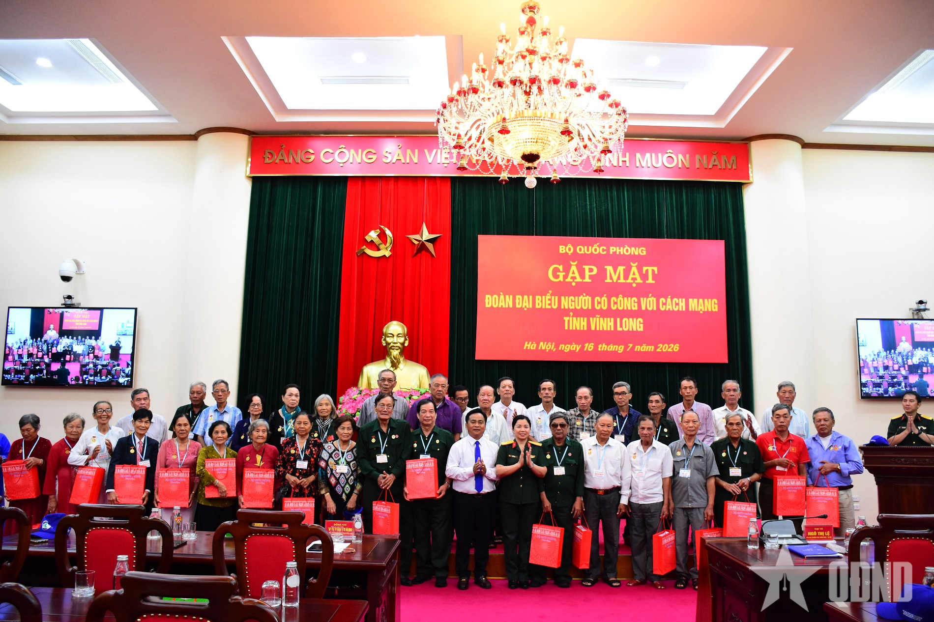 Tiếp tục quan tâm chăm lo người có công trong tỉnh Vĩnh Long