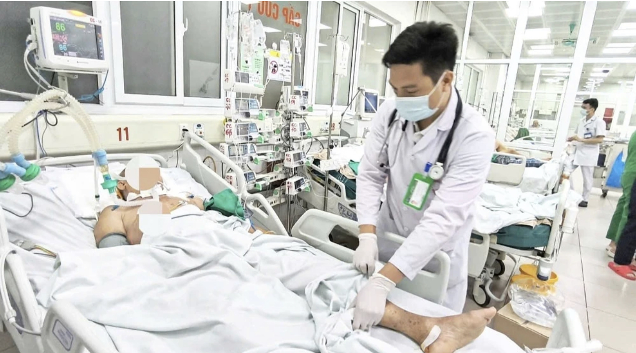 Chủ quan với vết gà mổ, vết ngã xe, hai người suýt mất mạng vì uốn ván