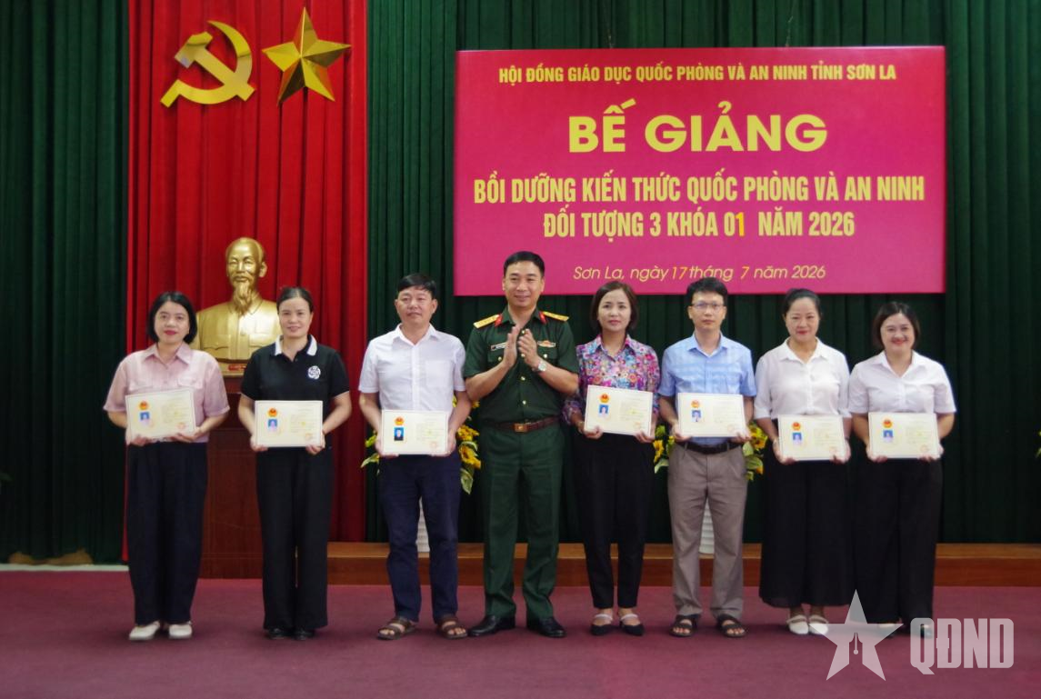 Sơn La: Bế giảng khóa bồi dưỡng kiến thức quốc phòng và an ninh đối tượng 3