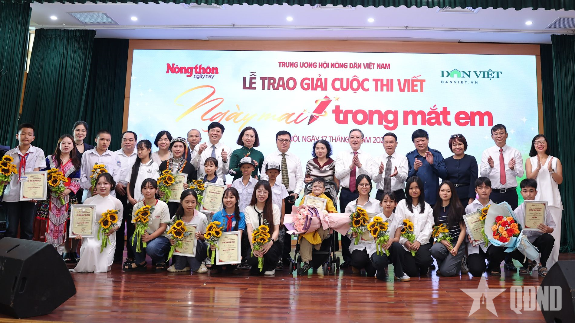 Hơn 48.000 giấc mơ của học sinh, sinh viên gửi vào “Ngày mai trong mắt em”

