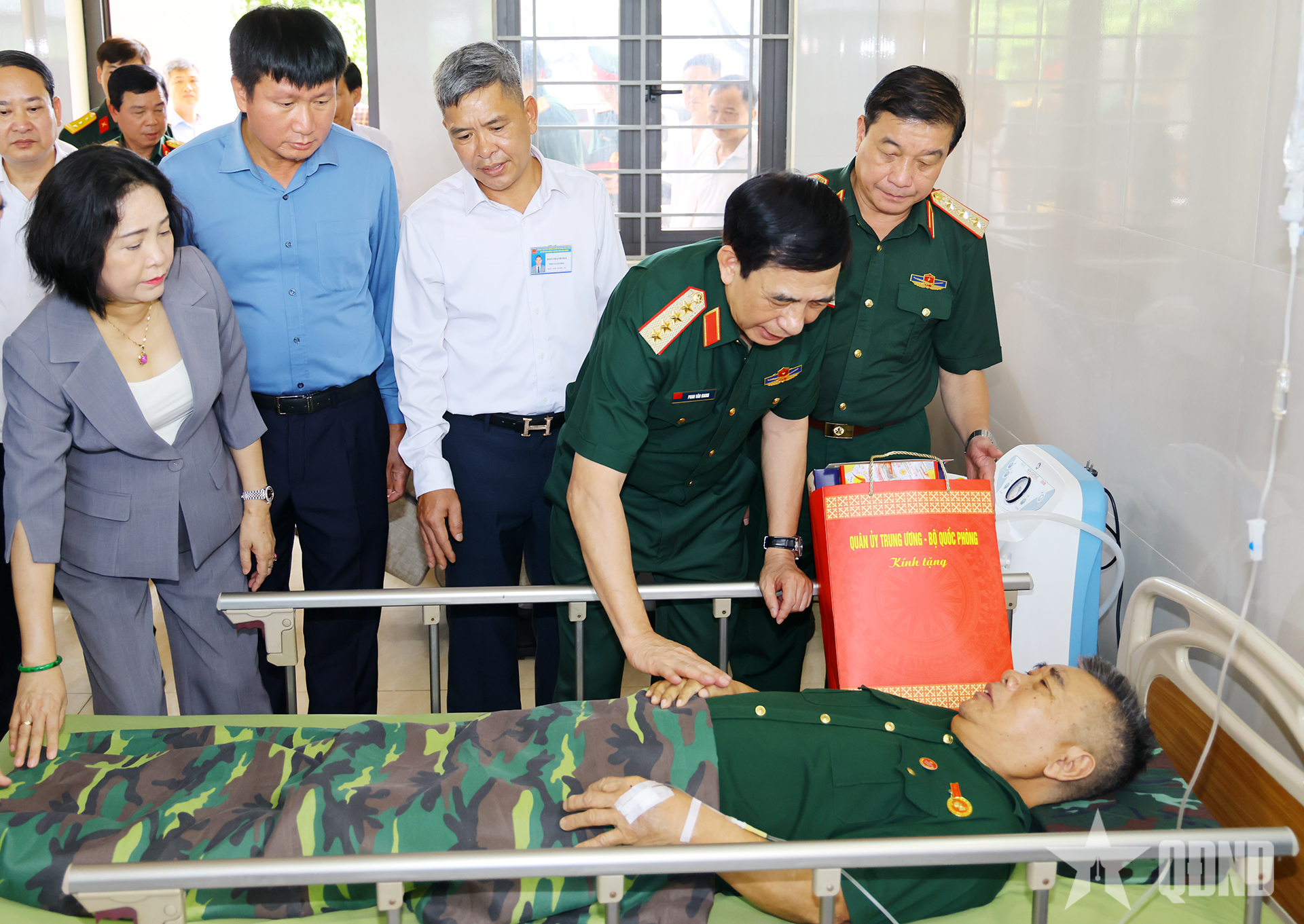 Đại tướng Phan Văn Giang thăm, tặng quà Cơ sở Điều dưỡng thương binh Nho Quan

