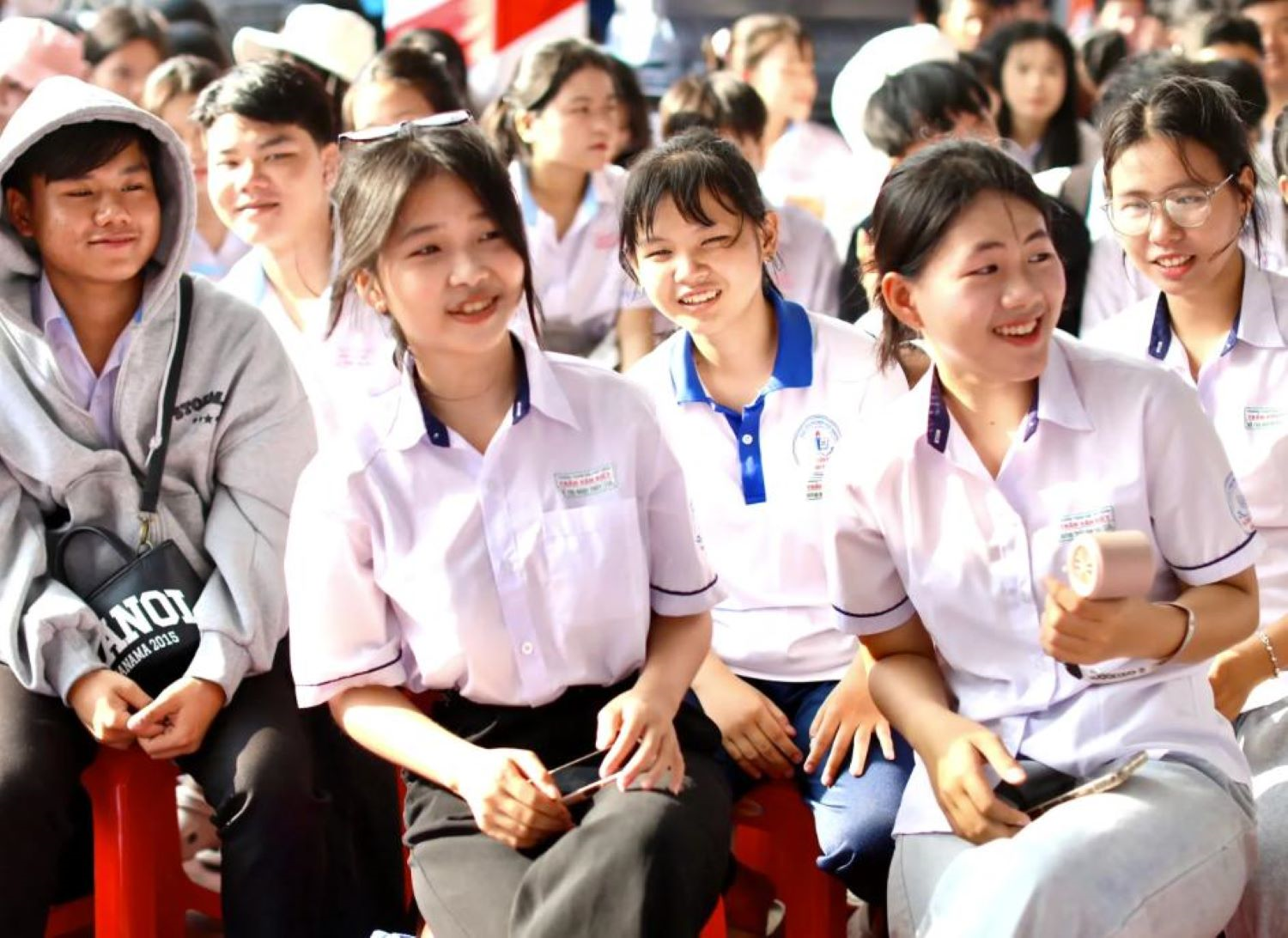 Thi đua, đừng ganh đua