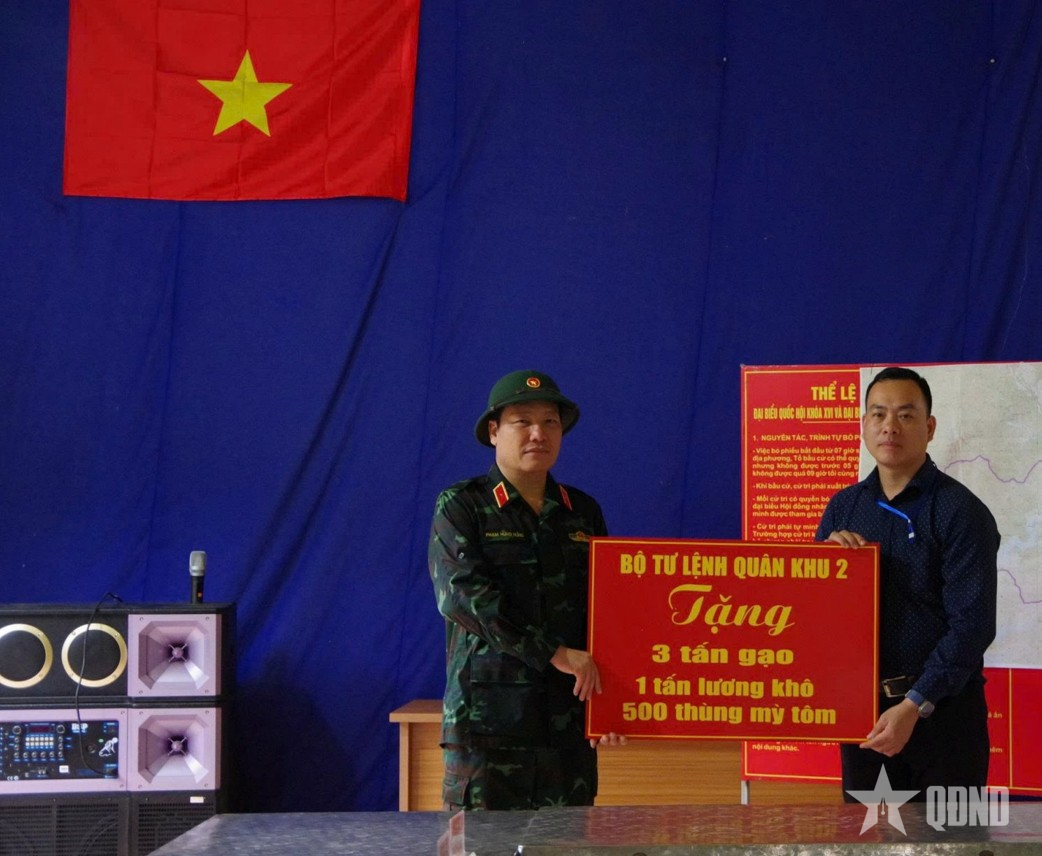 Bộ tư lệnh Quân khu 2 hỗ trợ, động viên nhân dân Lai Châu chịu thiệt hại bởi thiên tai