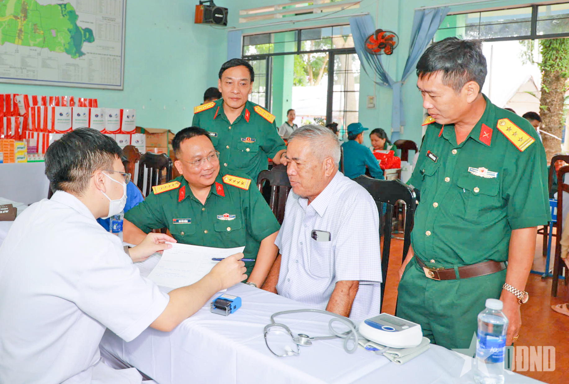 Bệnh viện Quân y 211: Khám bệnh, cấp thuốc miễn phí giúp 500 người có công và đồng bào các dân tộc