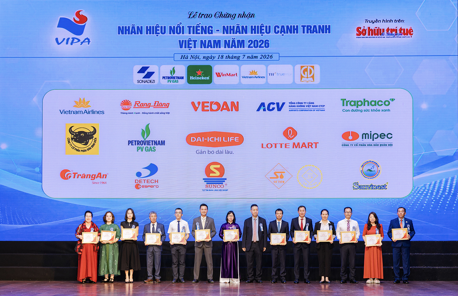 Vietnam Airlines nối dài 11 năm liên tiếp trong Top 10 Nhãn hiệu nổi tiếng Việt Nam

