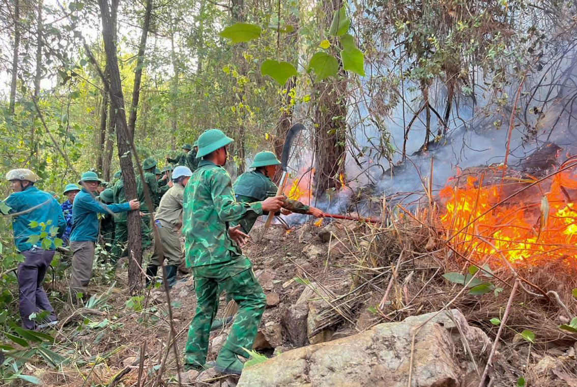 Bộ đội Biên phòng tỉnh Quảng Trị tham gia chữa cháy rừng