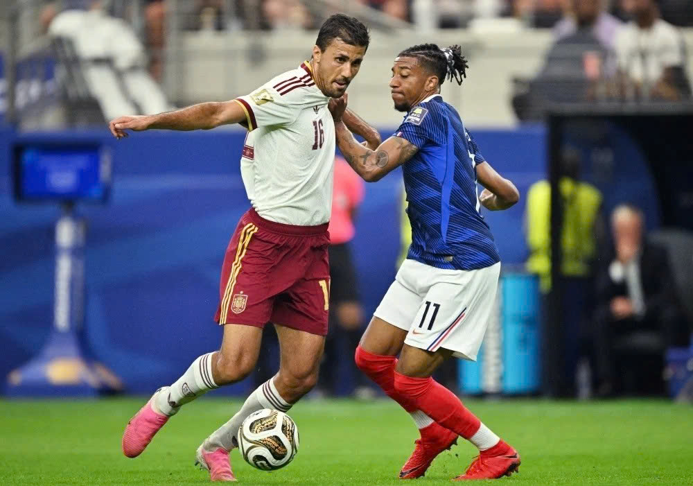 Pep Guardiola đã đúng về Rodri