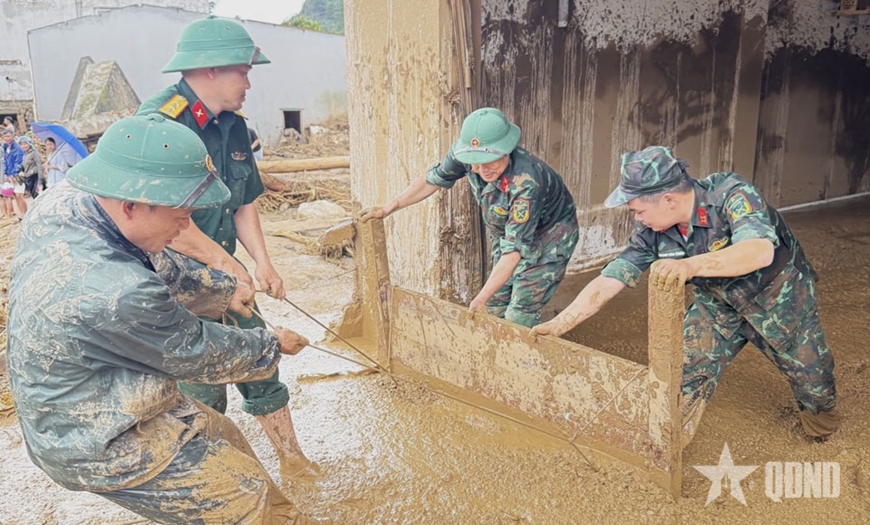Lực lượng vũ trang các tỉnh Tây Bắc tập trung mọi nguồn lực hỗ trợ người dân vùng thiên tai