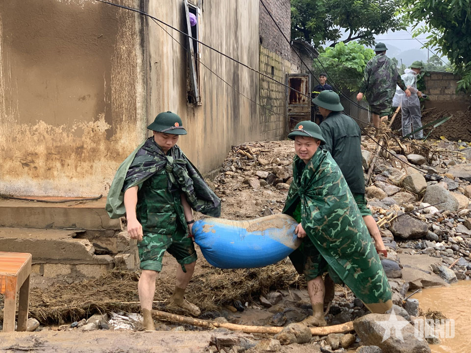 Dốc lòng vì nhân dân vùng lũ tỉnh Lai Châu