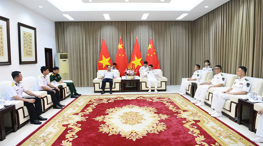 Đoàn công tác Hải quân nhân dân Việt Nam chào xã giao lãnh đạo Căn cứ Hải quân Quảng Châu (Trung Quốc)