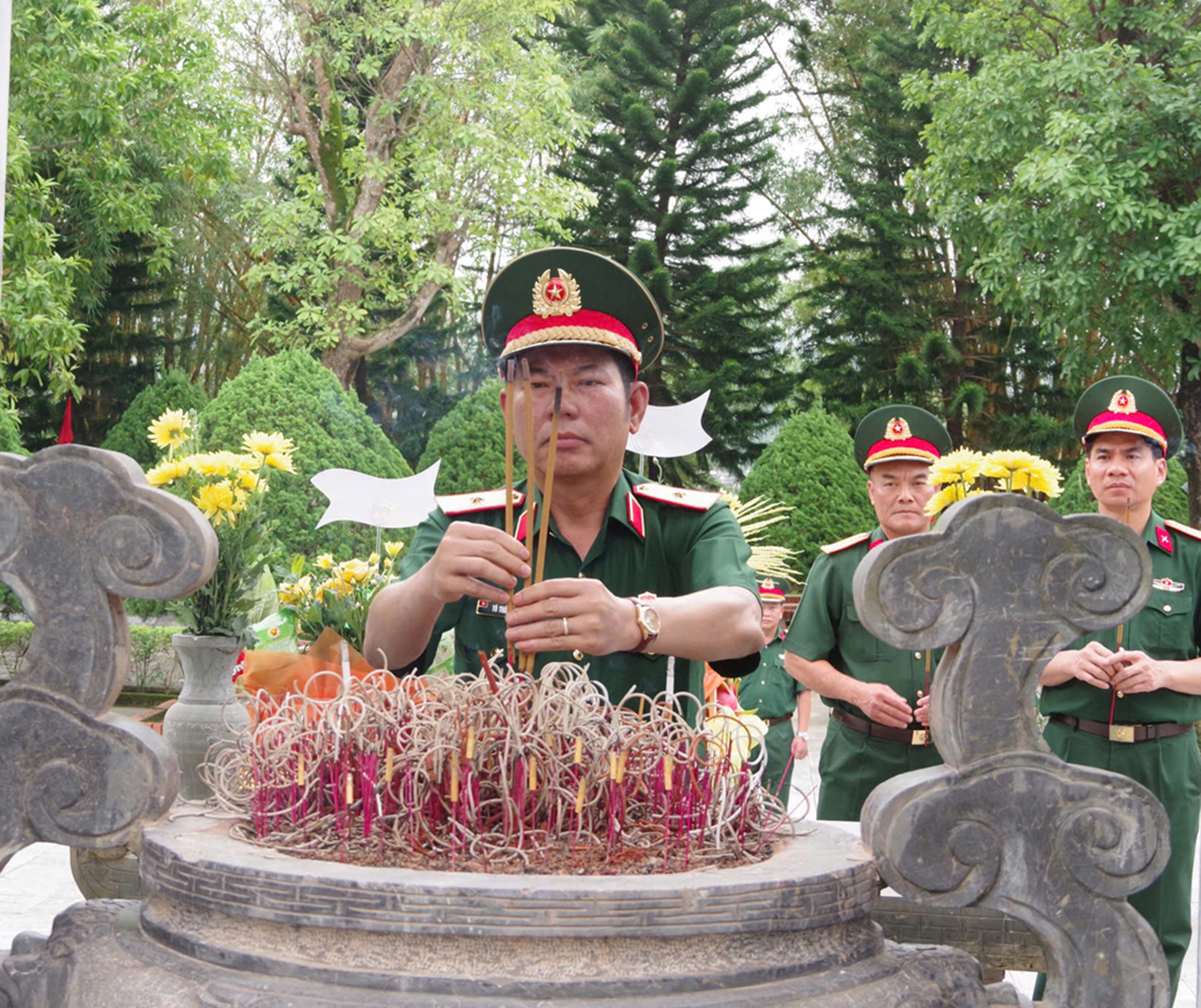 Đảng ủy, Bộ tư lệnh Quân khu 3 dâng hương tưởng niệm tại Khu di tích lịch sử quốc gia Pò Hèn