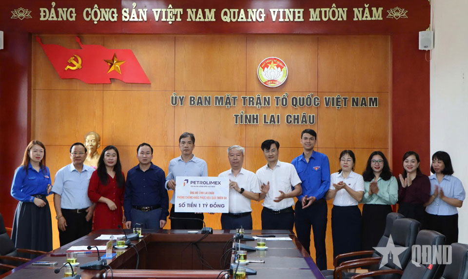 Tập đoàn Xăng dầu Việt Nam hỗ trợ Lai Châu 1 tỷ đồng khắc phục hậu quả mưa lũ