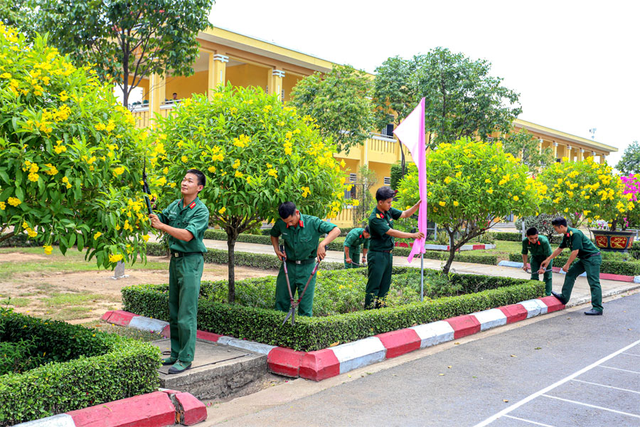 Xây dựng doanh trại chính quy, xanh, sạch, đẹp