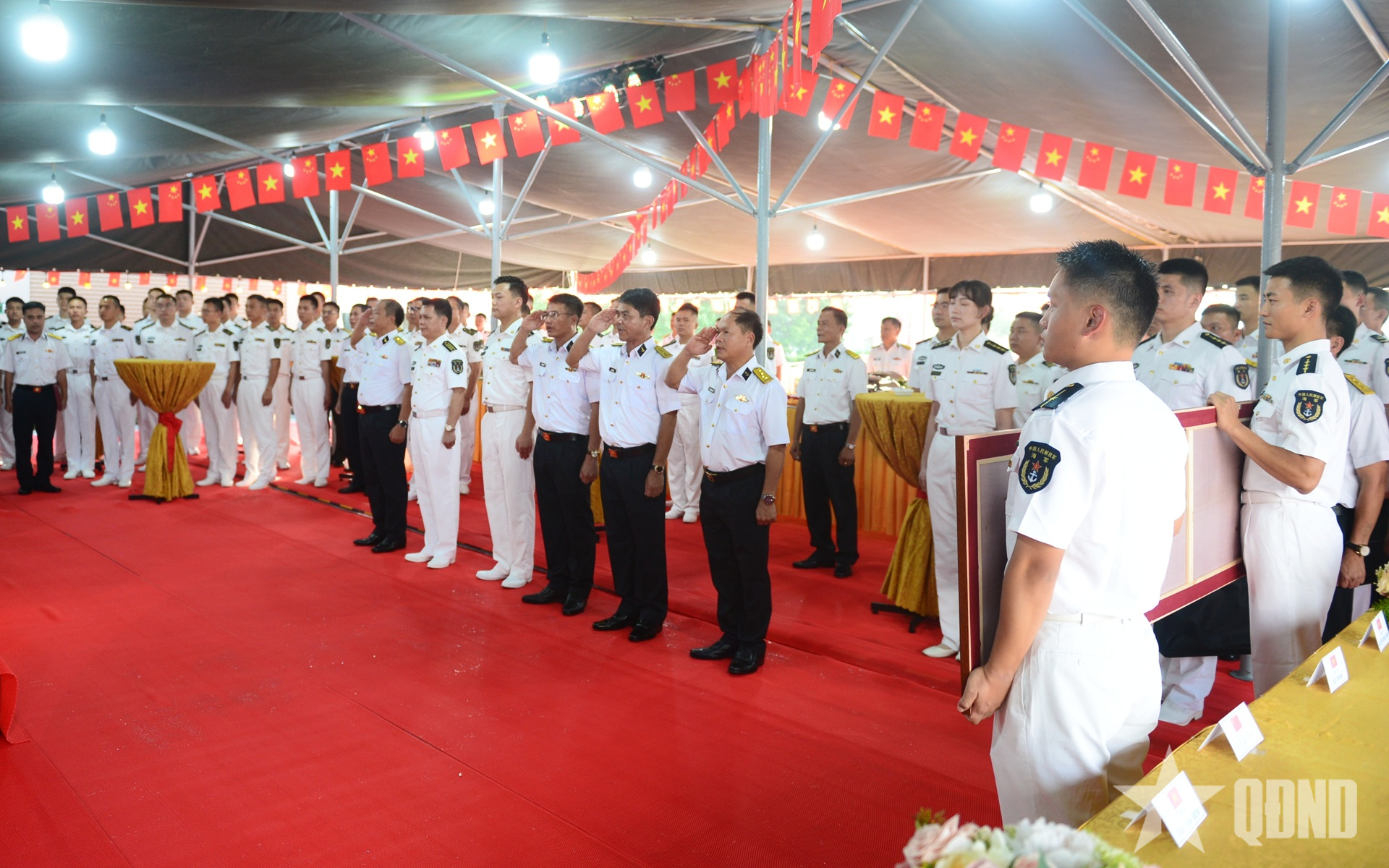 Tổ chức tiệc chiêu đãi trên Tàu 015-Trần Hưng Đạo thăm Trung Quốc