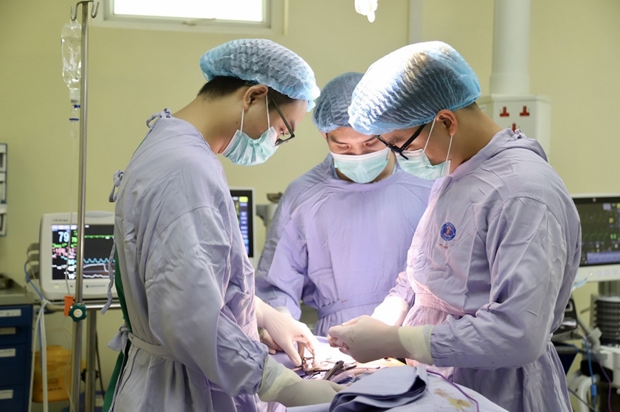 Bệnh viện K: Phẫu thuật tạo hình phế quản bảo tồn phổi cho bệnh nhân ung thư có 30 năm hút thuốc lào