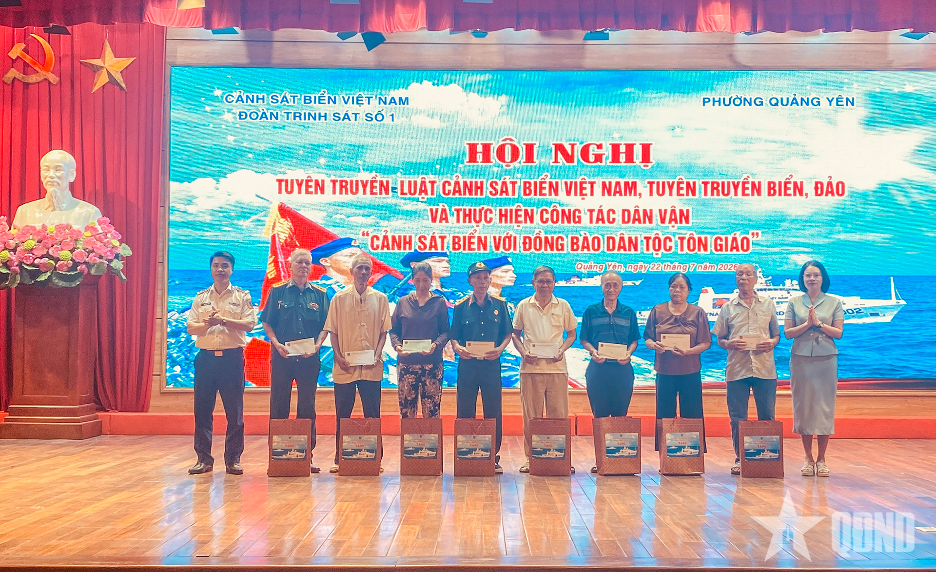 Đoàn Trinh sát số 1 tuyên truyền pháp luật về biển, đảo tại Quảng Ninh