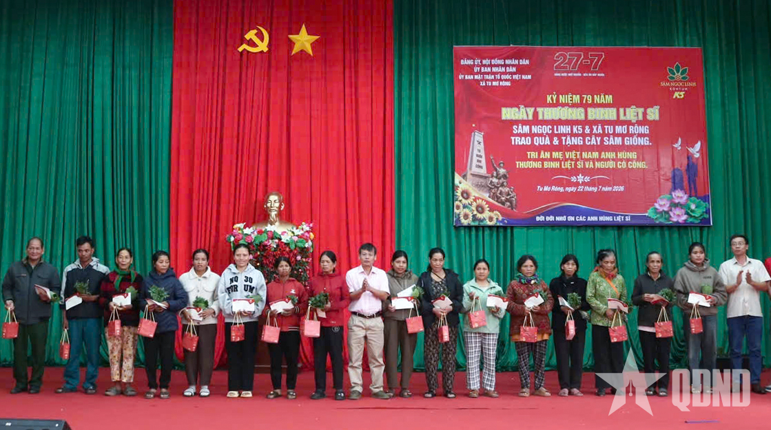 Quảng Ngãi: Trao 18.550 cây giống sâm Ngọc Linh tặng gia đình chính sách, người có công

