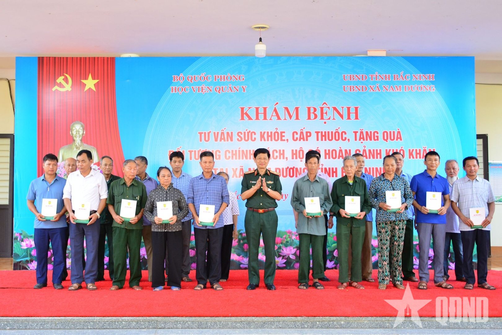 Học viện Quân y tổ chức khám bệnh, tư vấn sức khỏe, trao tặng nhà tại Bắc Ninh

