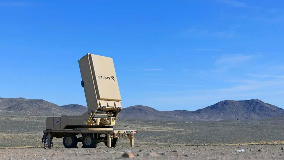 Vũ khí sóng vi ba đang làm thay đổi cán cân đối phó với UAV “bầy đàn”

