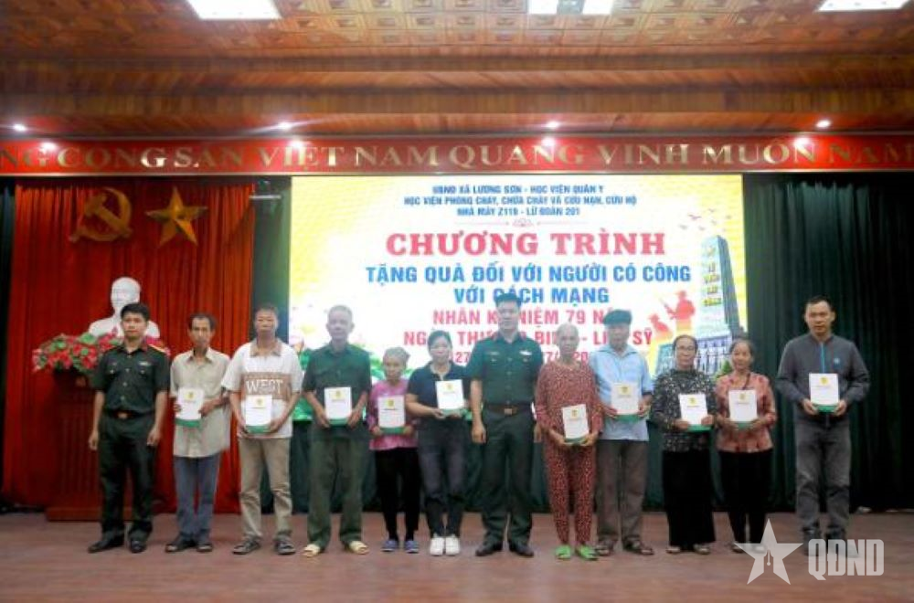 Học viện Quân y: Tri ân, tặng quà người có công tại xã Lương Sơn, tỉnh Phú Thọ