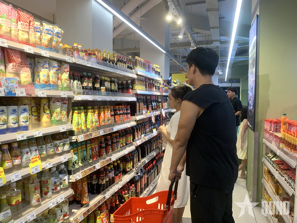 Giá xăng giảm, vì sao thực phẩm vẫn 