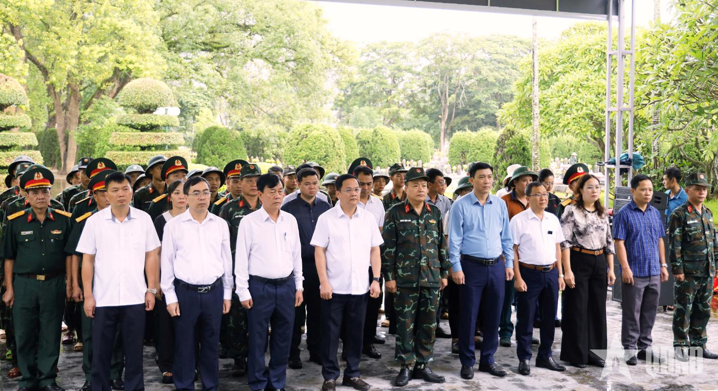 Điện Biên: Dâng hương tưởng niệm, lấy mẫu hài cốt liệt sĩ tại Nghĩa trang Liệt sĩ quốc gia Độc Lập
