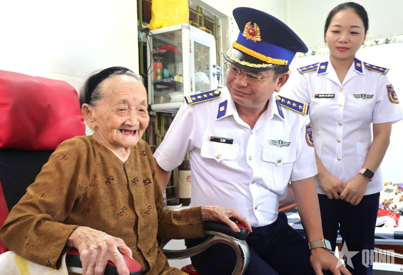 Vùng Cảnh sát biển 2 tổ chức chuỗi hoạt động “đền ơn đáp nghĩa” tại Đà Nẵng 