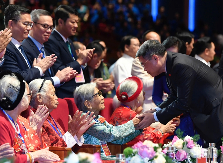 Thủ tướng Lê Minh Hưng dự Hội nghị tri ân người có công với cách mạng toàn quốc năm 2026