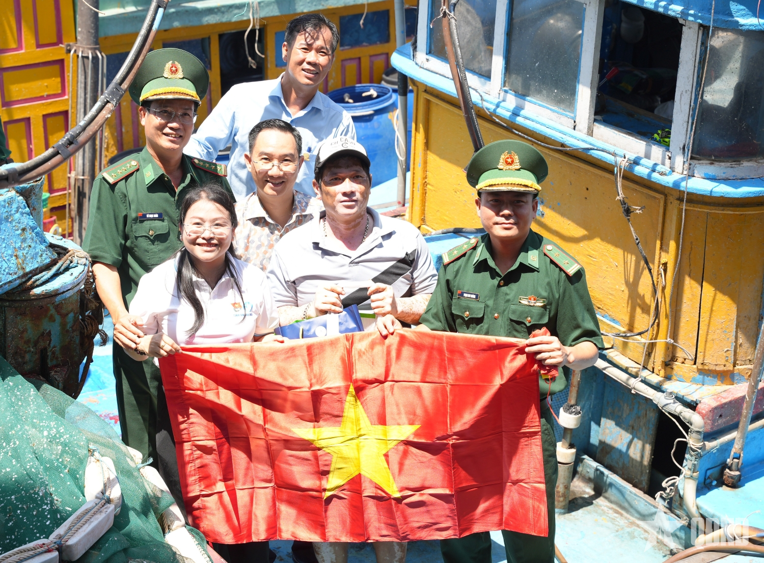 Hành trình “Sinh viên Khánh Hòa với biển, đảo quê hương”
